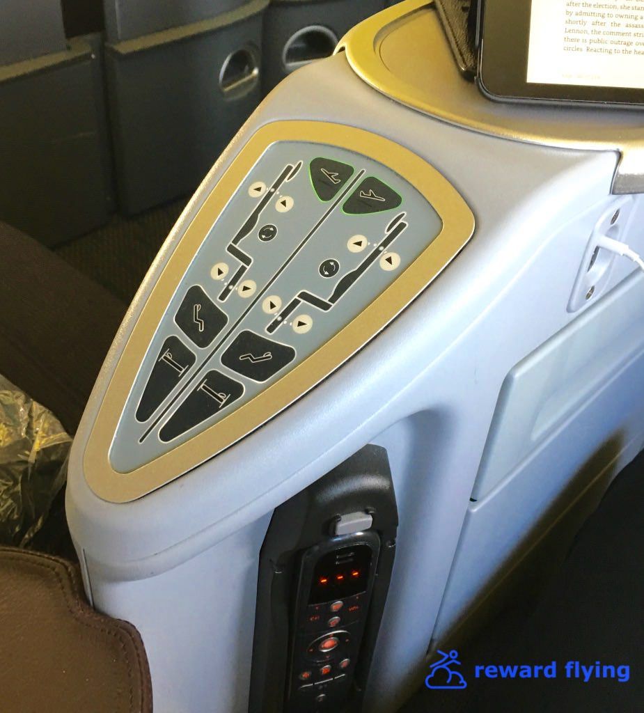 photo ua ord-ewr seat controls-1.